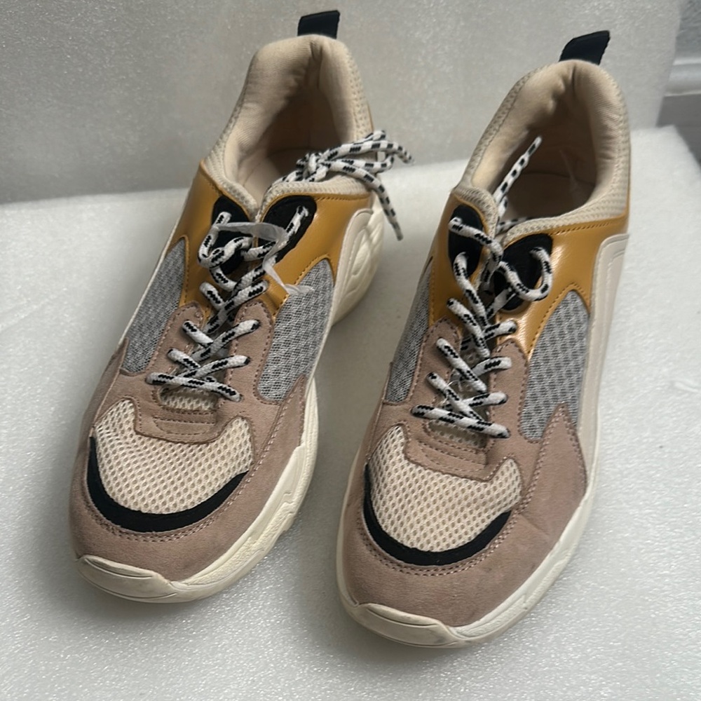Steve Madden Stylish pink size 9Sneakers in Tan and Yellow
